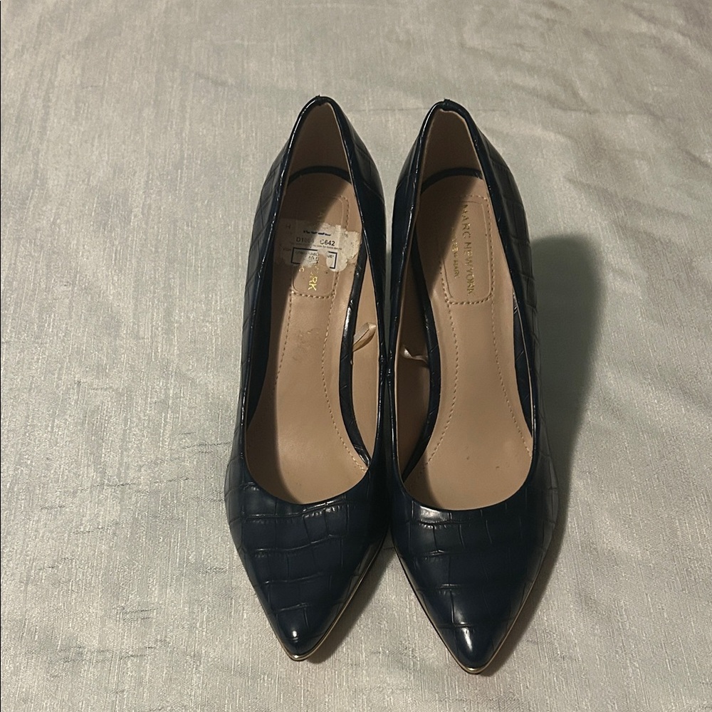 Marc New York Elegant Blue & Gold Pumps
